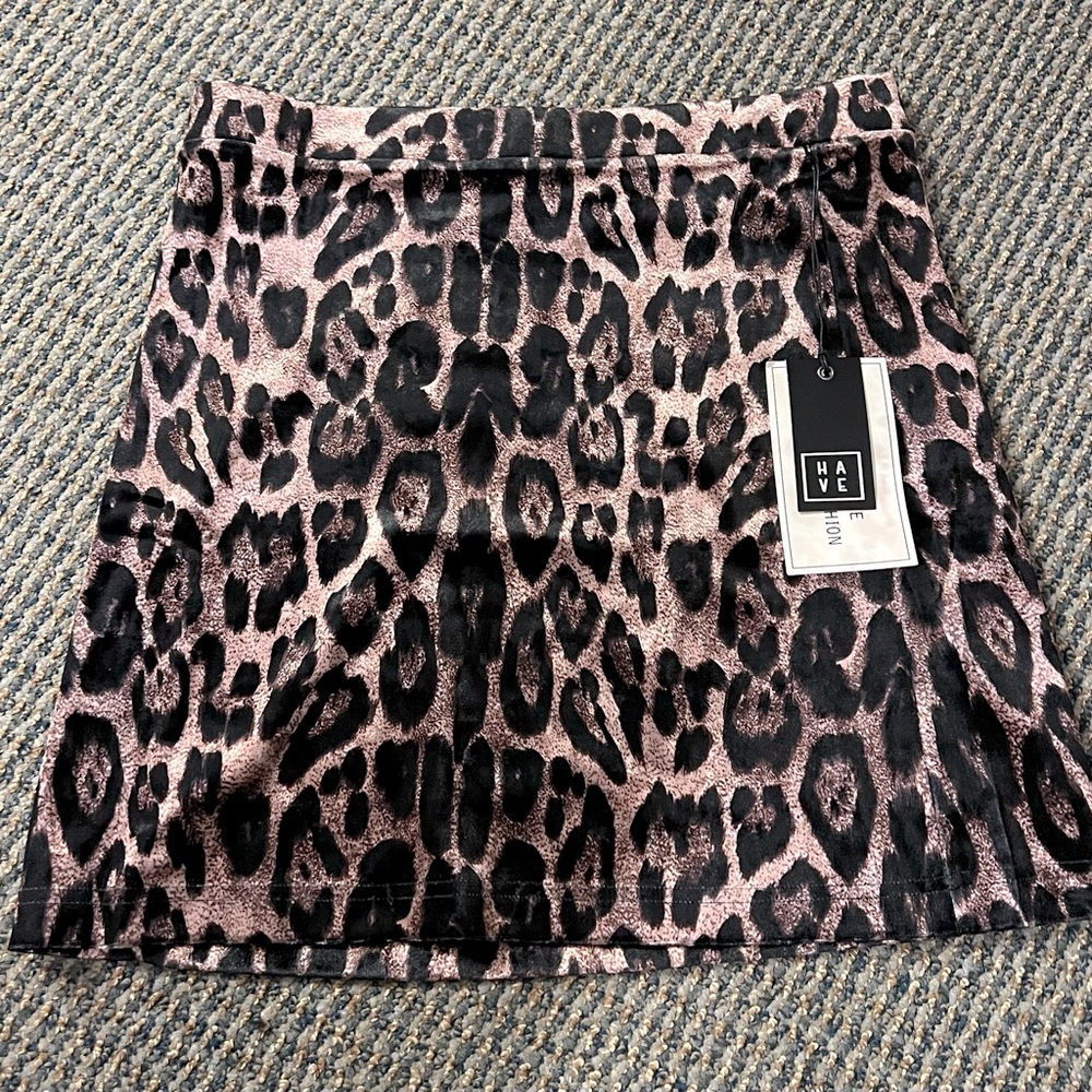 Velvet Leopard 🐆 Mini Skirt *NWT*